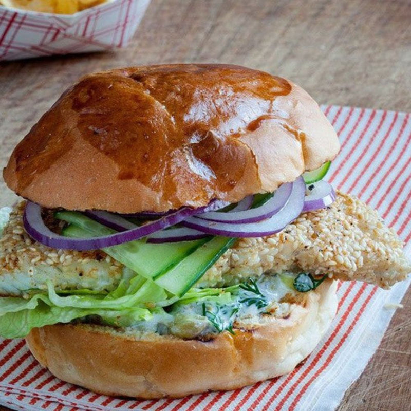 Fiskeburger med sesamstegt mørksej