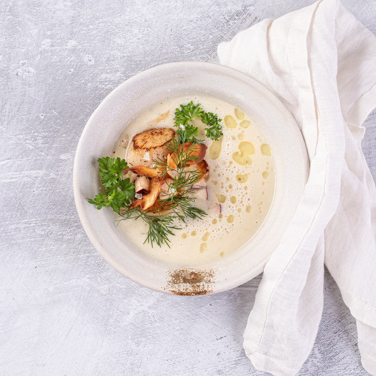 Jordskokkesuppe med kammuslinger og æble (2 personer) - Kystfisken