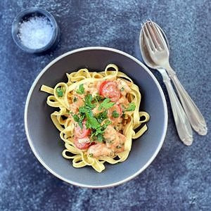 Pasta med jomfruhummere vendt i cremet sauce