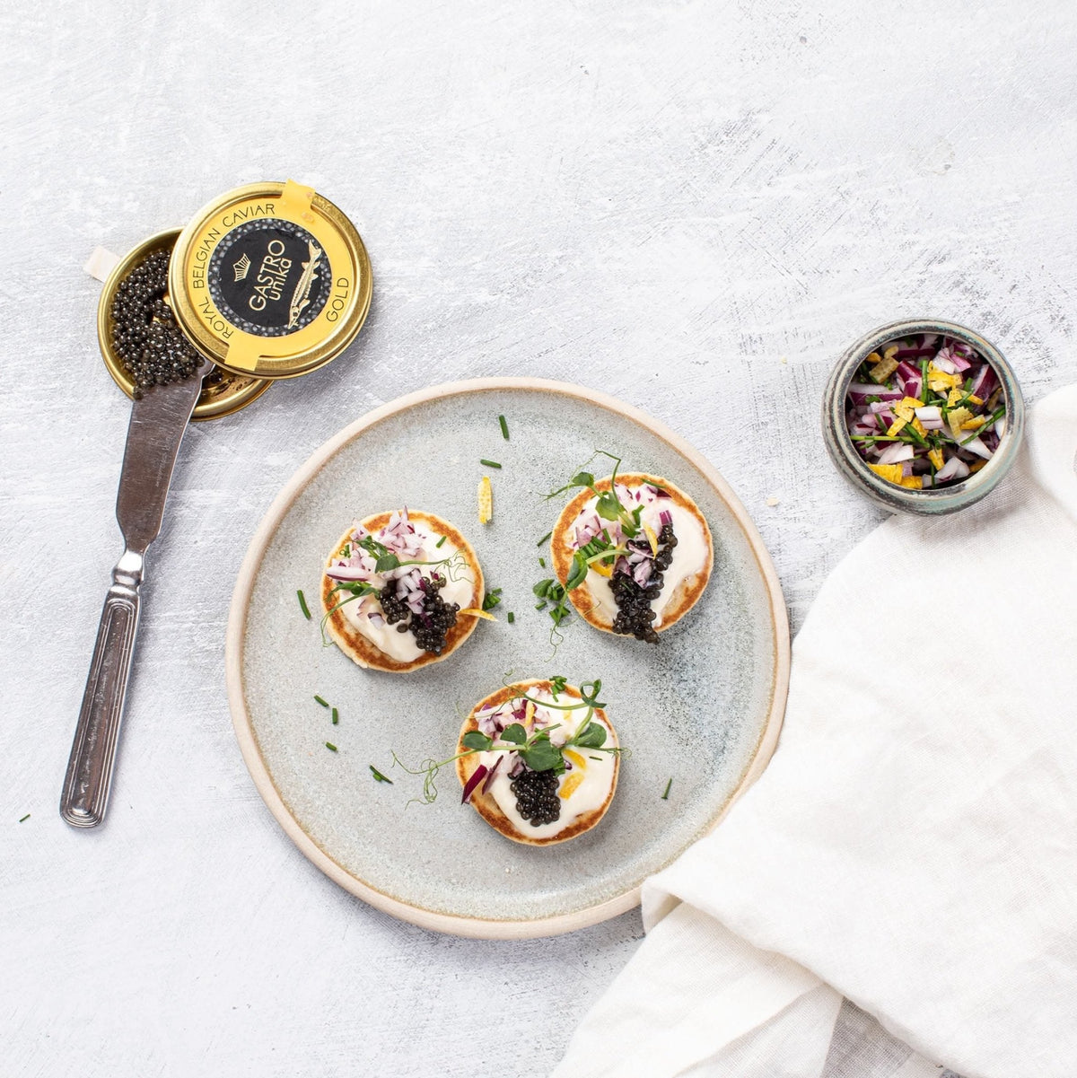 Blinis med Caviar, rødløg og creme fraiche (2 personer) - Kystfisken